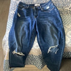 Vervet ripped denim capris. Size 29.